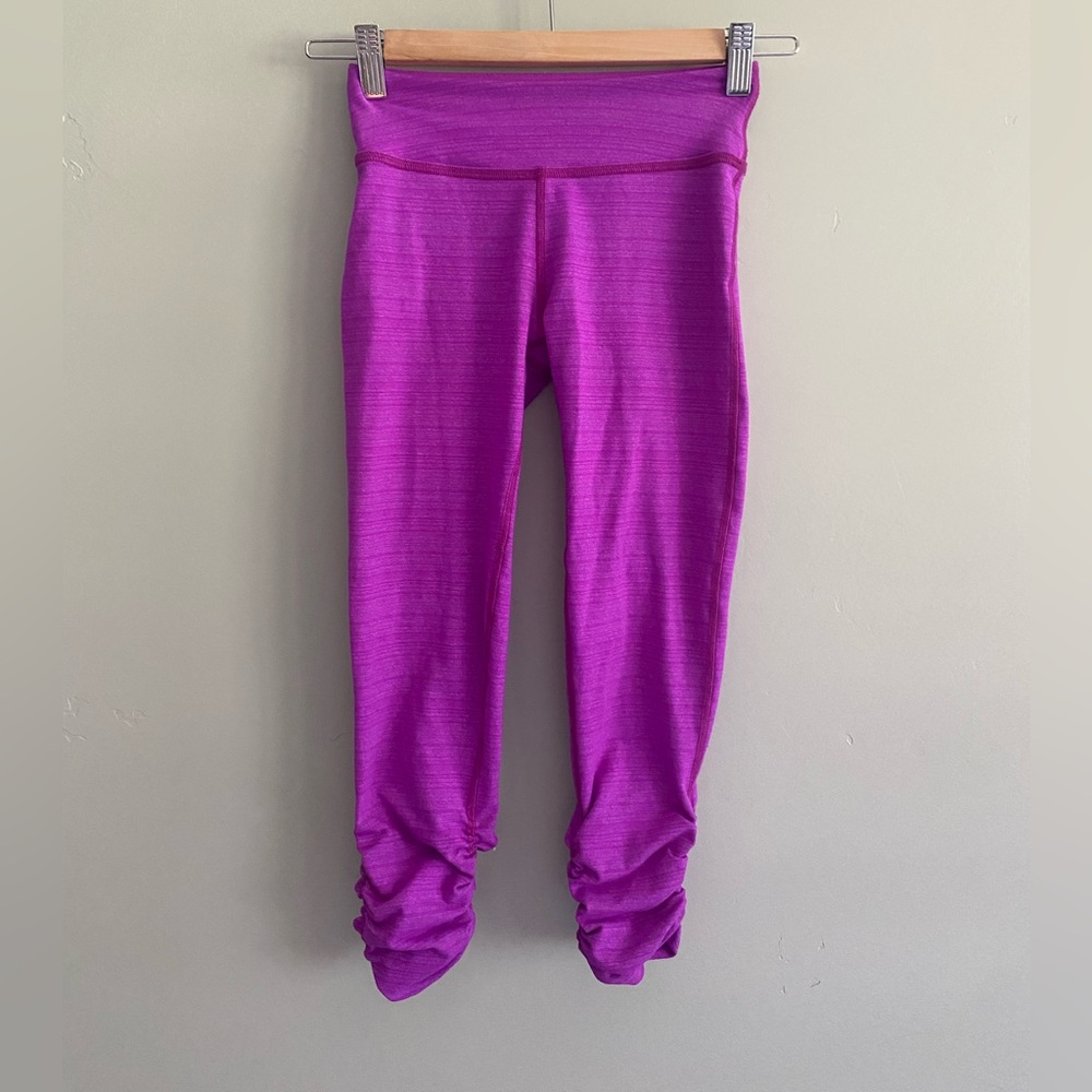 Beyond Yoga Capri Legging in Purple (Used)